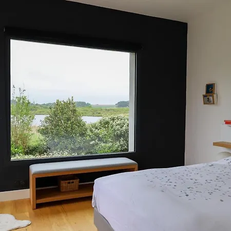 Maison Spacieuse Et Elegante Vue Sur L'etang De Lannenec A 600m Du Fort-bloque Holiday home